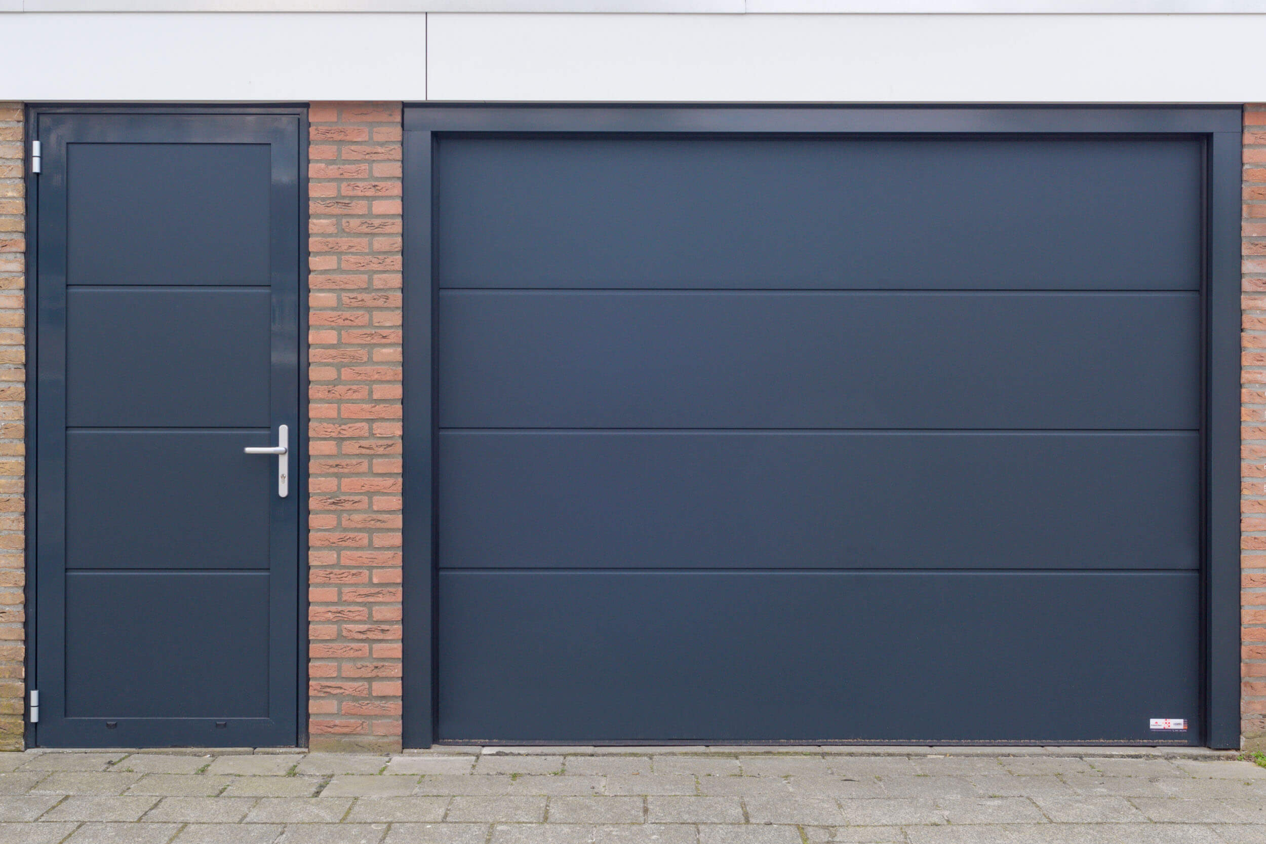 Garagedeur met loopdeur