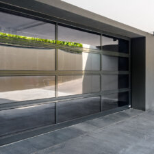 Volbeglaasde sectionaaldeur in parkeergarage | Brabant Deur